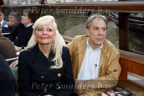 Amsterdam 8 november 2009
Presentatie boek Theo Heuft over zijn leven en Yab Yum. Masarten Spanjer met zijn vriendin
Peter Smulders bv