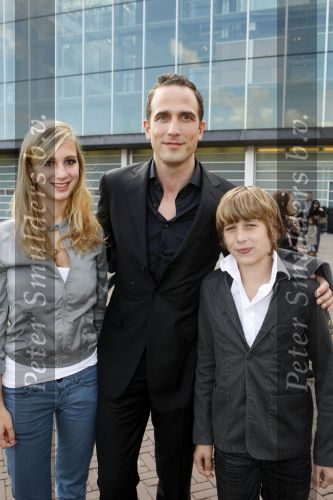 Amsterdam 18 oktober 2009
Premiere Sing along. Marco vriend Chantal janzen met zijn kinderen
Peter Smulders bv