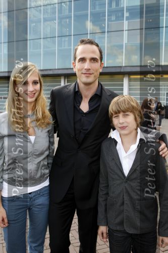 Amsterdam 18 oktober 2009
Premiere Sing along. Marco vriend Chantal janzen met zijn kinderen
Peter Smulders bv