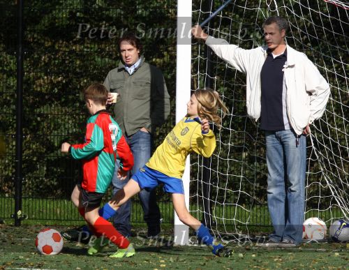 Blaricum, 17 Oktober 2009
Marco Borsato zijn zoontje Luca Borsato speelt met BVV 31 E2 tegen Zuidvogel E4, eindstand 4-7
Foto Peter Smulders BV