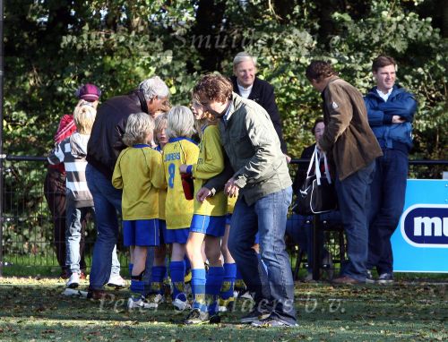Blaricum, 17 Oktober 2009
Marco Borsato zijn zoontje Luca Borsato speelt met BVV 31 E2 tegen Zuidvogel E4, eindstand 4-7
Foto Peter Smulders BV