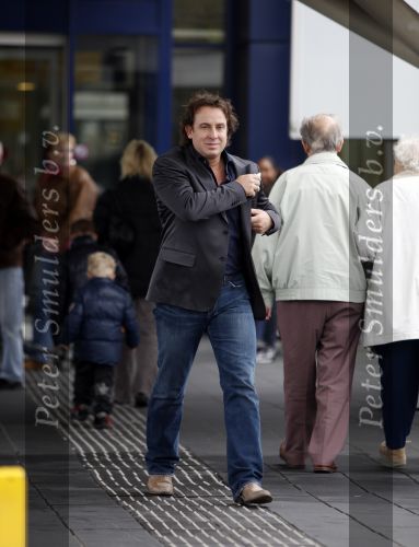 Purmerend 22 oktober 2009
Jan Smit wordt in het ziekenhuis van Purmerend opgezocht door zijn vriendin Liza Plat manager Jaap Buys collega Marco Borsato en vander Ruud Smit.
Peter Smulders bv