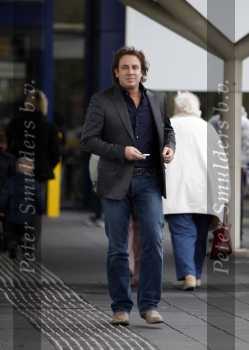 Purmerend 22 oktober 2009
Jan Smit wordt in het ziekenhuis van Purmerend opgezocht door zijn vriendin Liza Plat manager Jaap Buys collega Marco Borsato en vander Ruud Smit.
Peter Smulders bv