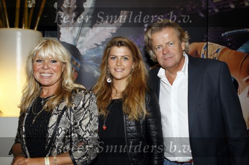 Rotterdam 25 oktober 2009
Premiere Holiday on ice in ahoy. Marga Scheide met haar vriend en zijn dochter
Peter Smulders bv