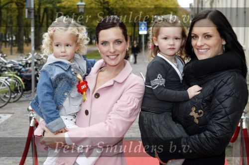 Den Haag 11 oktober 2009
Premiere in theater Diligentia. Marieke v Ginneken met een dochter en Aukje v Ginneken met een kennis
Peter Smulders bv