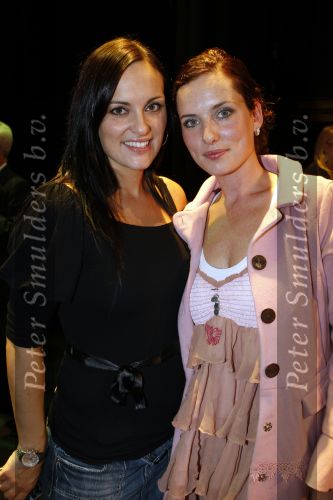 Den Haag 11 oktober 2009
Premiere in theater Diligentia. Marieke v Ginneken met een dochter en Aukje v Ginneken met een kennis
Peter Smulders bv