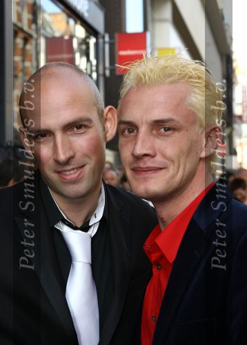 Amsterdam, 4 Oktober 2009
Premiere in Tuschinski, Nederlandse speelfilm:
Sinterklaas en de verdwenen pakjesboot
Martijn v Nellestijn met Erik Jan Slot
Foto Peter Smulders