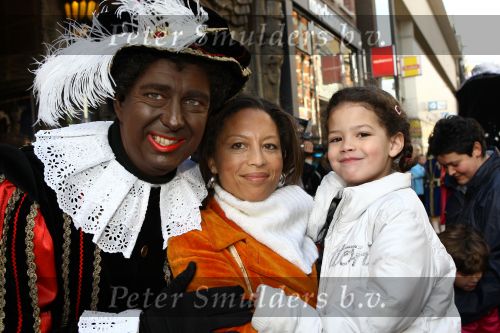 Amsterdam, 4 Oktober 2009
Premiere in Tuschinski, Nederlandse speelfilm:
Sinterklaas en de verdwenen pakjesboot
Maureen du Toit met dochter
Foto Peter Smulders