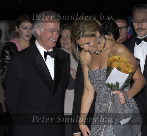 Den Haag 28 oktober 2009
Prinses Maxima Prins Willem Alexander Koningin Beatrix Prins Laurentien en Prins Constantijn bij opening Holland festival in Lucent danstheater.
Peter Smulders bv