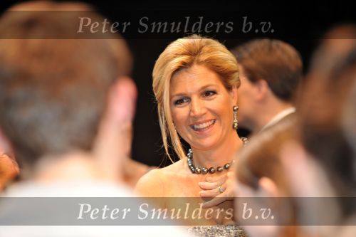 Den Haag 28 oktober 2009
Prinses Maxima Prins Willem Alexander Koningin Beatrix Prins Laurentien en Prins Constantijn bij opening Holland festival in Lucent danstheater.
Peter Smulders bv