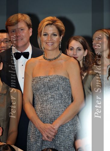 Den Haag 28 oktober 2009
Prinses Maxima Prins Willem Alexander Koningin Beatrix Prins Laurentien en Prins Constantijn bij opening Holland festival in Lucent danstheater.
Peter Smulders bv