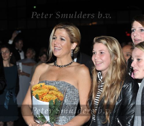 Den Haag 28 oktober 2009
Prinses Maxima Prins Willem Alexander Koningin Beatrix Prins Laurentien en Prins Constantijn bij opening Holland festival in Lucent danstheater.
Peter Smulders bv