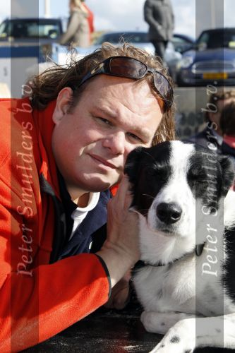 Scheveningen 4 oktober 2009
Bridget Maasland organiseert dogwalk op het strand van Scheveningen.
Ruim 300 honden liepen mee met hun baasjes. Menno Kohler 62 kg afgevallen
Peter Smulders bv