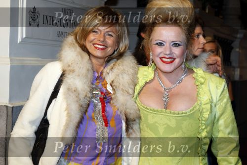 Amsterdam 29 oktober 2009
Beaumonde awards in het Amstel hotel. Mieke Stemerdink de gigantjes met een vriend
Peter Smulders bv
