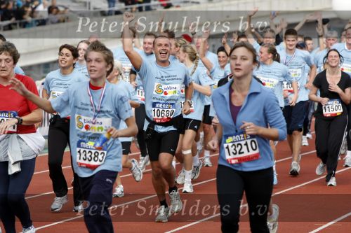 Amsterdam 18 oktober 2009
Wendy v Dijk geeft het startschot van de 7.5 km van Menzis bij de amsterdam marathon. Er wordt gelopen voor de stichting Semmy.
 Wendy is 4 en een halve maand zwanger. Haar broer Mike loopt ook mee alsmede Lodewijk Hoekstra.
Peter Smulders bv