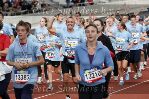 Amsterdam 18 oktober 2009
Wendy v Dijk geeft het startschot van de 7.5 km van Menzis bij de amsterdam marathon. Er wordt gelopen voor de stichting Semmy.
 Wendy is 4 en een halve maand zwanger. Haar broer Mike loopt ook mee alsmede Lodewijk Hoekstra.
Peter Smulders bv
