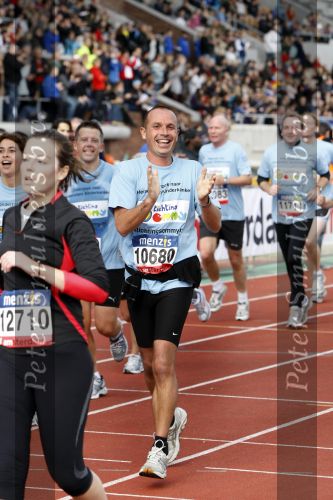 Amsterdam 18 oktober 2009
Wendy v Dijk geeft het startschot van de 7.5 km van Menzis bij de amsterdam marathon. Er wordt gelopen voor de stichting Semmy.
 Wendy is 4 en een halve maand zwanger. Haar broer Mike loopt ook mee alsmede Lodewijk Hoekstra.
Peter Smulders bv