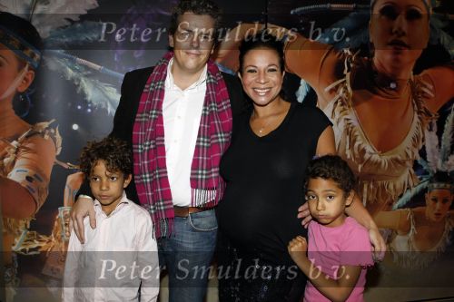 Rotterdam 25 oktober 2009
Premiere Holiday on ice in ahoy. Nurlaila Kareem zwanger met vriend en haar 2 kinderen
Peter Smulders bv