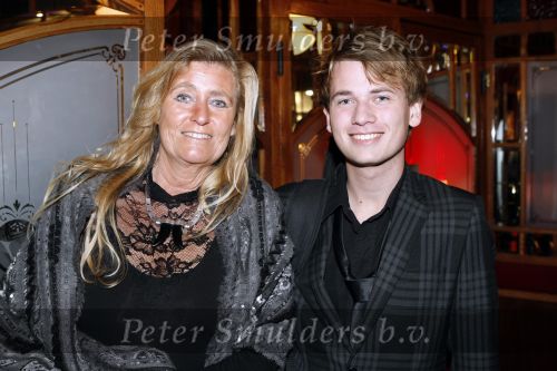 Amsterdam 4 november 2009
Premiere Palazzo met Herman den Blijker. Pammy Boltini met zoon
Peter Smulders bv