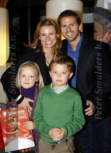Rotterdam 25 oktober 2009
Premiere Holiday on ice in ahoy. Pernille la Lau met kinderen en nieuwe vriend
Peter Smulders bv