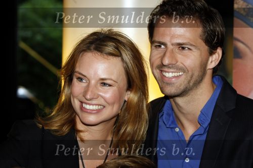 Rotterdam 25 oktober 2009
Premiere Holiday on ice in ahoy. Pernille la Lau met kinderen en nieuwe vriend
Peter Smulders bv