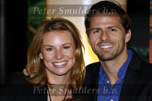 Rotterdam 25 oktober 2009
Premiere Holiday on ice in ahoy. Pernille la Lau met kinderen en nieuwe vriend
Peter Smulders bv