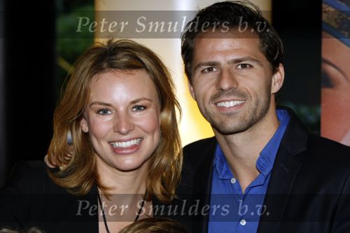 Rotterdam 25 oktober 2009
Premiere Holiday on ice in ahoy. Pernille la Lau met kinderen en nieuwe vriend
Peter Smulders bv