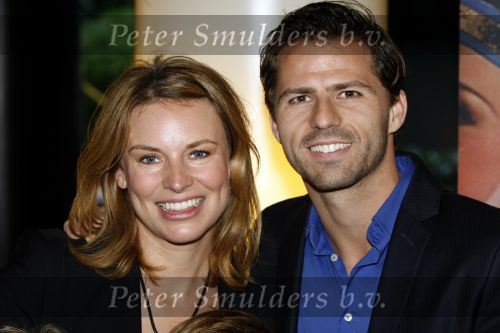Rotterdam 25 oktober 2009
Premiere Holiday on ice in ahoy. Pernille la Lau met kinderen en nieuwe vriend
Peter Smulders bv