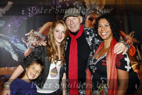 Rotterdam 25 oktober 2009
Premiere Holiday on ice in ahoy. Peter Faber met vrouw en kinderen
Peter Smulders bv