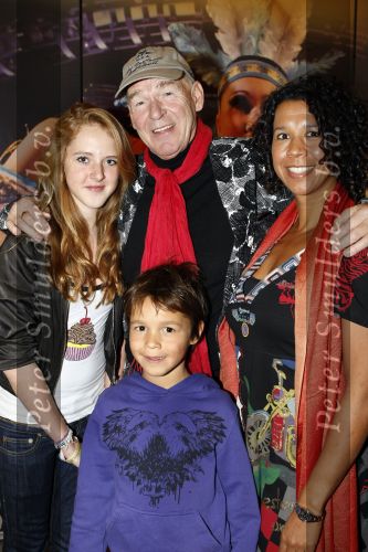 Rotterdam 25 oktober 2009
Premiere Holiday on ice in ahoy. Peter Faber met vrouw en kinderen
Peter Smulders bv