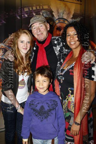 Rotterdam 25 oktober 2009
Premiere Holiday on ice in ahoy. Peter Faber met vrouw en kinderen
Peter Smulders bv