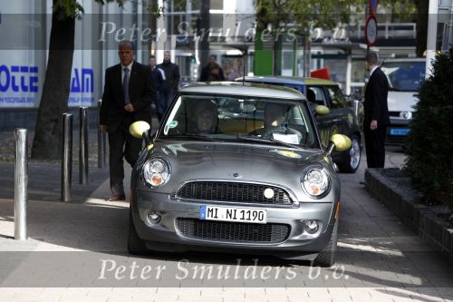 Rotterdam 28 oktober 2009
Prinses Laurentien Prins Constantijn en Prinses Irene arriveren in een electrische mini cooper bij bijeenkomst.
Peter Smulders bv