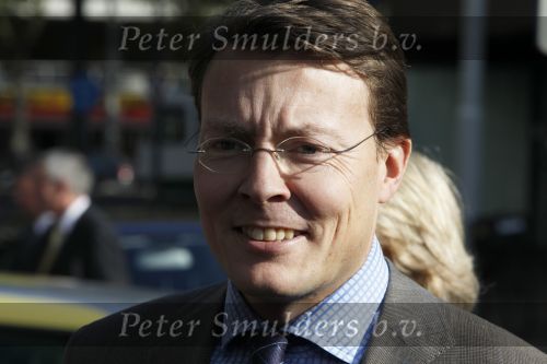 Rotterdam 28 oktober 2009
Prinses Laurentien Prins Constantijn en Prinses Irene arriveren in een electrische mini cooper bij bijeenkomst.
Peter Smulders bv