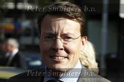Rotterdam 28 oktober 2009
Prinses Laurentien Prins Constantijn en Prinses Irene arriveren in een electrische mini cooper bij bijeenkomst.
Peter Smulders bv