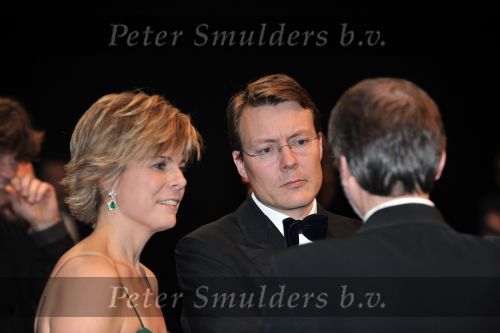 Den Haag 28 oktober 2009
Prinses Maxima Prins Willem Alexander Koningin Beatrix Prins Laurentien en Prins Constantijn bij opening Holland festival in Lucent danstheater.
Peter Smulders bv