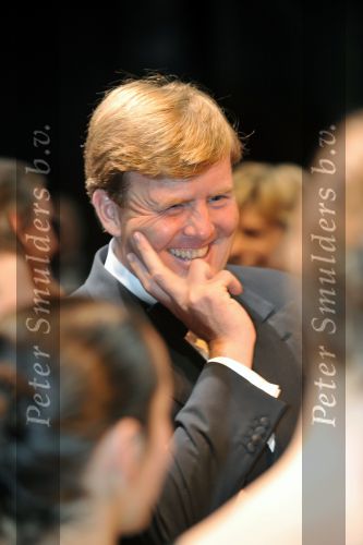 Den Haag 28 oktober 2009
Prinses Maxima Prins Willem Alexander Koningin Beatrix Prins Laurentien en Prins Constantijn bij opening Holland festival in Lucent danstheater.
Peter Smulders bv