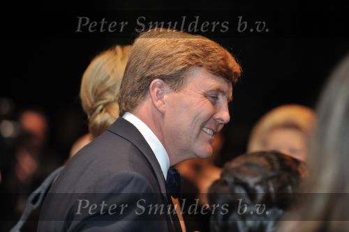 Den Haag 28 oktober 2009
Prinses Maxima Prins Willem Alexander Koningin Beatrix Prins Laurentien en Prins Constantijn bij opening Holland festival in Lucent danstheater.
Peter Smulders bv