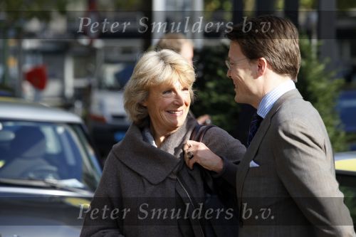 Rotterdam 28 oktober 2009
Prinses Laurentien Prins Constantijn en Prinses Irene arriveren in een electrische mini cooper bij bijeenkomst.
Peter Smulders bv
