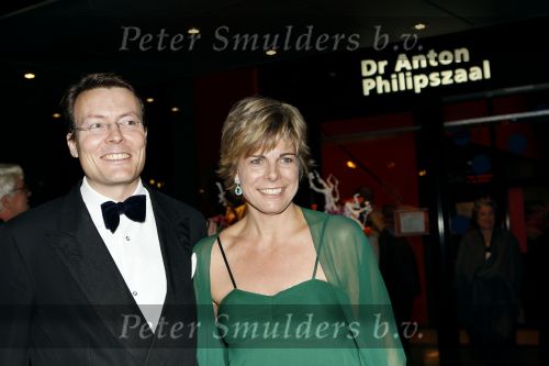 Den Haag 28 oktober 2009
Prinses Maxima Prins Willem Alexander Koningin Beatrix Prins Laurentien en Prins Constantijn bij opening Holland festival in Lucent danstheater.
Peter Smulders bv