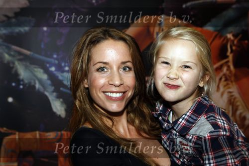 Rotterdam 25 oktober 2009
Premiere Holiday on ice in ahoy. Renee Vervoorn met dochter Lisa en een vriendinnetje
Peter Smulders bv