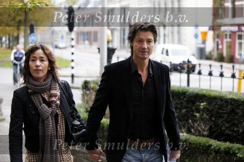 Haarlem 19 0ktober 2009
Rechtzaak Rick Engelkes tegen zijn achterbuurvrouw ivm oplichting 1 miljoen euro  over onroerend goed in dubai Rick kwam met zijn vrouw Annemarie. Alleen de rechter mocht binnen gefotografeerd worden
Peter Smulders bv