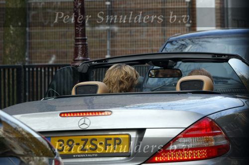 Amsterdam 29 oktober 2009
Robert jensen en Jan Paparazzi op terras en in de mercedes cabrio van Robert.
Peter Smulders bv