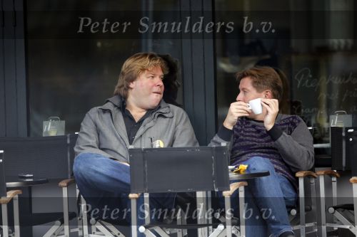 Amsterdam 29 oktober 2009
Robert jensen en Jan Paparazzi op terras en in de mercedes cabrio van Robert.
Peter Smulders bv