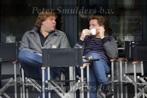 Amsterdam 29 oktober 2009
Robert jensen en Jan Paparazzi op terras en in de mercedes cabrio van Robert.
Peter Smulders bv