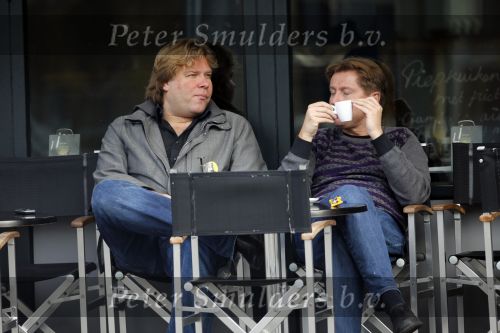 Amsterdam 29 oktober 2009
Robert jensen en Jan Paparazzi op terras en in de mercedes cabrio van Robert.
Peter Smulders bv