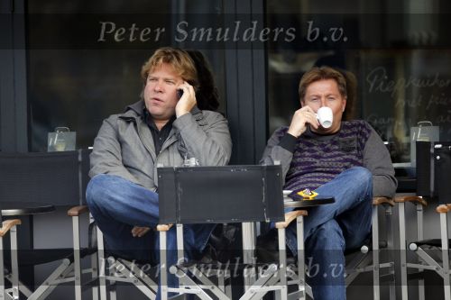 Amsterdam 29 oktober 2009
Robert jensen en Jan Paparazzi op terras en in de mercedes cabrio van Robert.
Peter Smulders bv