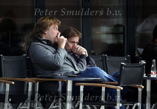 Amsterdam 29 oktober 2009
Robert jensen en Jan Paparazzi op terras en in de mercedes cabrio van Robert.
Peter Smulders bv