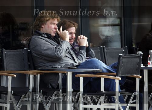 Amsterdam 29 oktober 2009
Robert jensen en Jan Paparazzi op terras en in de mercedes cabrio van Robert.
Peter Smulders bv