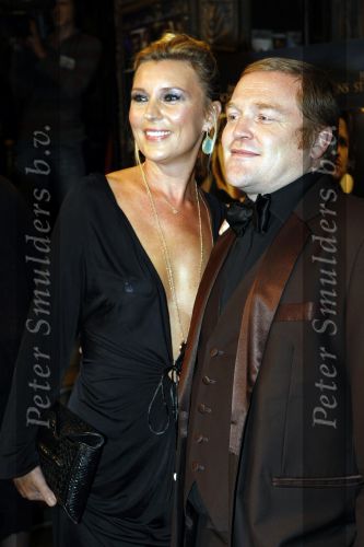 Amsterdam 26 oktober 2009
Premiere terug naar de kust in Tuschinski. Saskia Noort met man
Peter Smulders bv