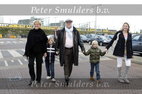 Amsterdam 18 oktober 2009
Premiere Sing along. Guus Verstraete met dochter  en kleinkinderen en vrouw Simone Kleinsma
Peter Smulders bv